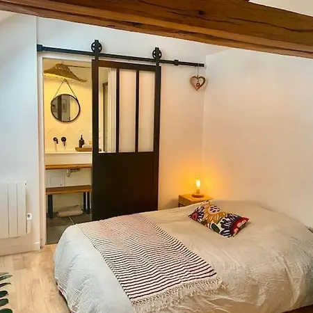 Holiday home Mini Maison Boheme A 15min De Fontainebleau